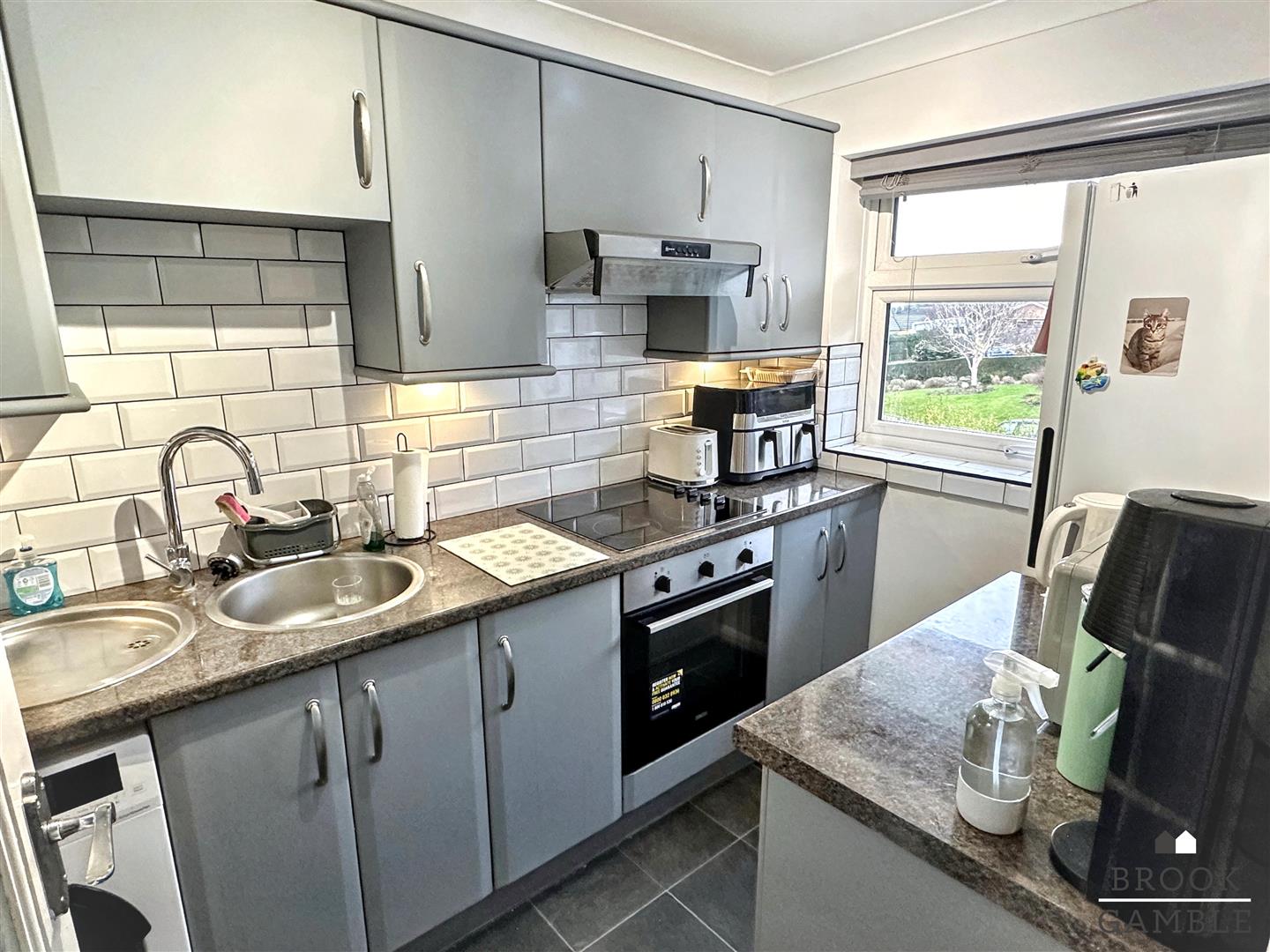 1 Bedroom Flat. Filching Road in Eastbourne, East Sussex 5